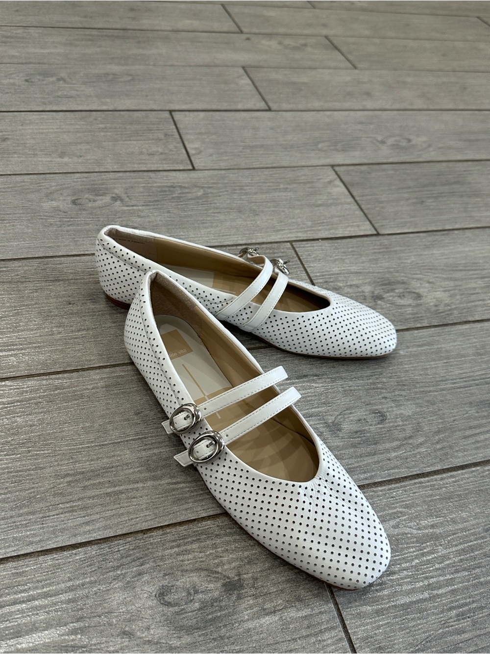Dolce Vita Women's White Alenia Perforated Mary Jane Flats New! - Picture 6 of 9
